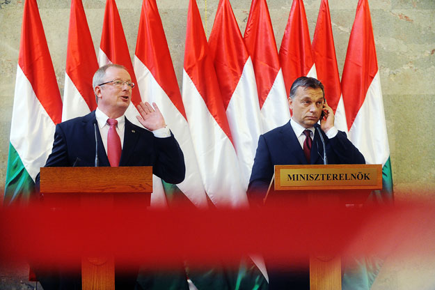 Reinald Hoben és Orbán Viktor a tegnapi bejelentéskor – A döntés még az előző kormányciklusban született
