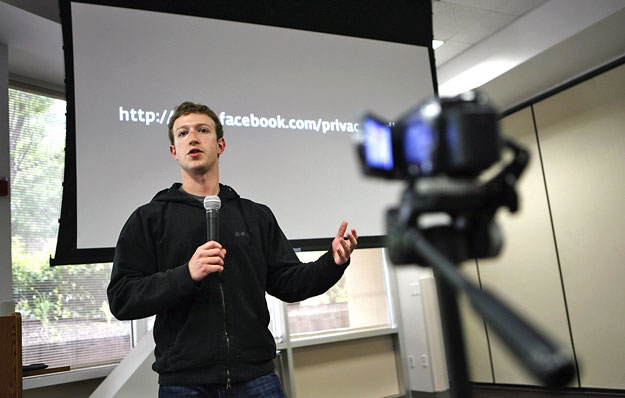 Mark Zuckerberg - 'Az ember nem szerez félmillió barátot anélkül, hogy ne szerezne magának néhány ellenséget' - hangzik a film mottója