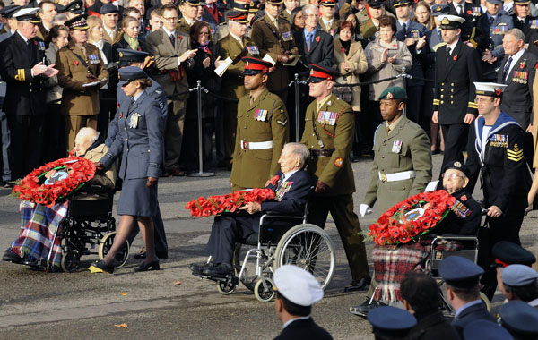 Első világháborús veteránok, a 112 éves Henry Allingham, a 110 éves Harry Patch és a 108 éves Bill Stone érkezik a 2008-as, kilencvenedik londoni megemlékezésre