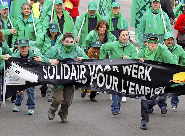Európai szakszervezetek képviselői vonultak fel az unió központjában