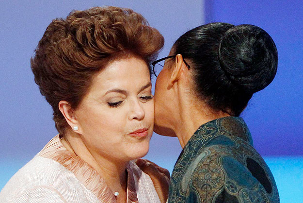 A zöld párt jelöltje Marina Silva (j) és Dilma Rousseff 