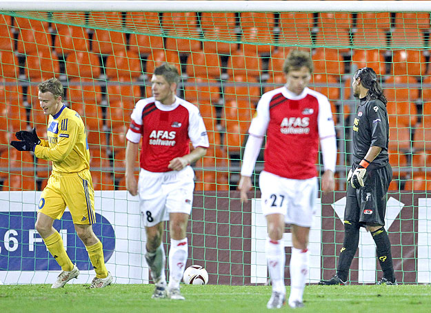 Nehéz sors... Sergio Romero, az Alkmaar argentin válogatott kapusa a BATE Boriszov negyedik gólja után