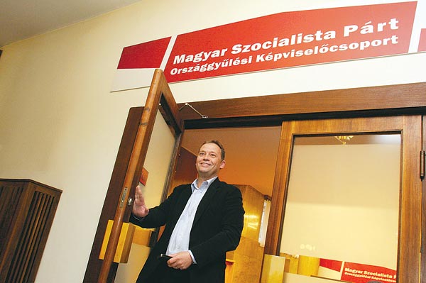 Szanyi Tibor szerint az önkormányzati választás után át kell alakítani az MSZP-t