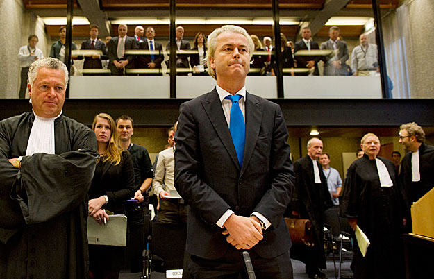 Geert Wilders a közösség elleni izgatás miatt indított büntetőperének tárgyalásán