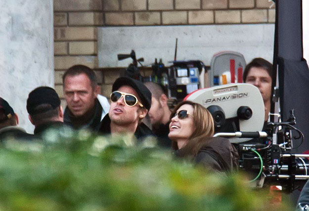 Brad Pitt és Angelina Jolie a Rózsák terén - az első közös fotók Budapesten Jolie filmjének forgatásán