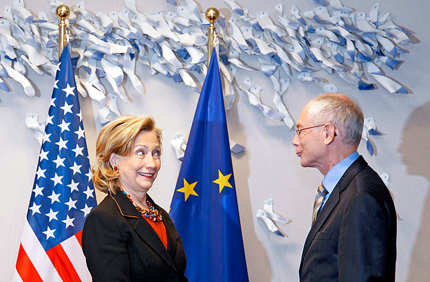 Hillary Clinton és Herman van Rompuy, az Európai Tanács elnöke. Az amerikai külügyminiszter a nyugat-balkáni országok EU-integrációjáról tárgyalt a NATO-találkozók előtt