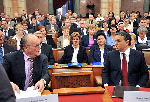Demján Sándor és Orbán Viktor a Parlamentben. Még nem fogyott el a türelem