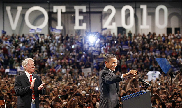 Obama Oregonban, John Kitzhaber kormányzójelölt kampánygyűlésén. Fogyatkozó hátország