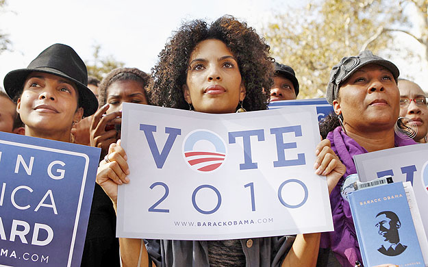 Obama elnök választási kampánybeszédét hallgatják a Los Angeles-i Southern California Egyetemnél
