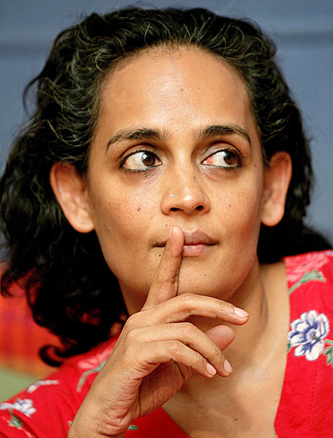 -PHOTO TAKEN 08JUN05- Prize-winning author and activist Arundhati Roy gestures during an interview with Reuters in New Delhi June 8, 2005. [India's economic boom is driven by policies which are causing unsustainable environmental damage and blinding 