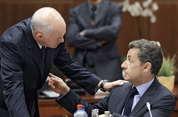 George Papandreou görög miniszterelnök és Nicolas Sarkozy francia elnök. Ok és okozat