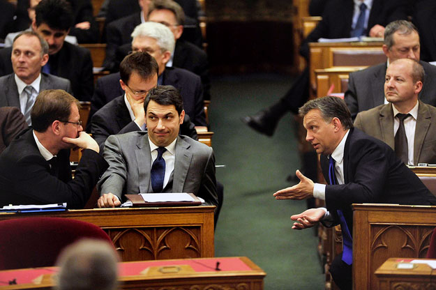 Navracsics Tibor, Lázár János és Orbán Viktor a parlament üléstermében