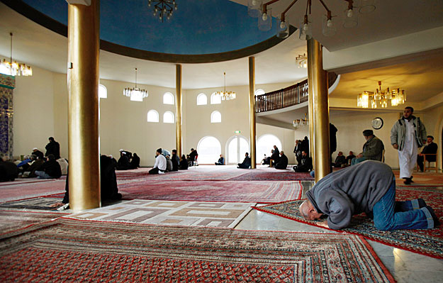 Hívők egy malmői mecsetben. A toleránsak intoleranciája