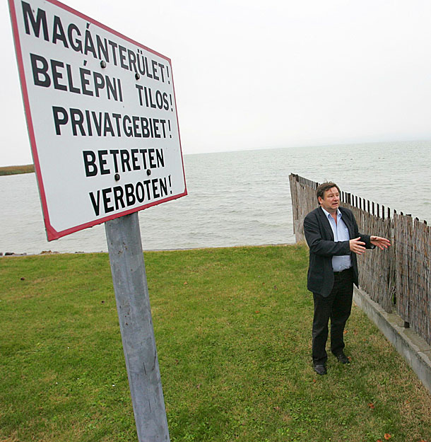 „Saját kezűleg bontom le az elzárt strand kerítését!”