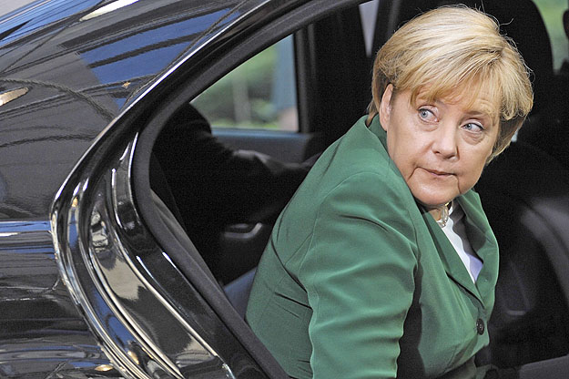Uniós csúcsra érkezik Angela Merkel