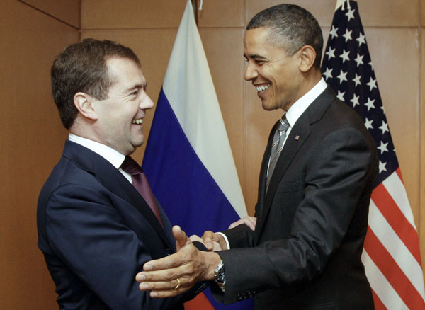 Medvegyev és Obama a jokohamai csúcson. Hátrálástól tartva