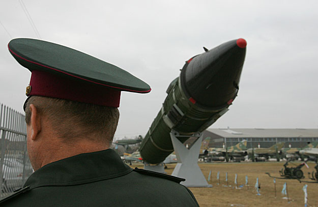 Szovjet SS–24-es  ballisztikus rakéta a keceli haditechnikai parkban