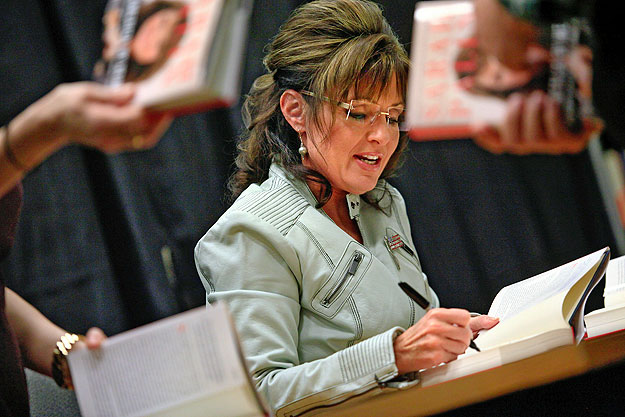 Sarah Palin új könyvét dedikálja az arizonai Phoenixben.