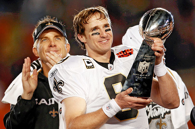 New Orleans Saints head coach Sean Payton (L) celebrates as quarterback Drew Brees holds up the Vince Lombardi trophy after winning the NFL's Super Bowl XLIV football game against the Indianapolis Colts in Miami, Florida, February 7, 2010.     REUTER