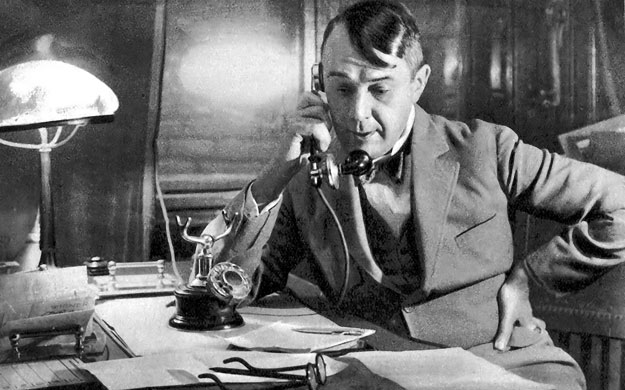 1928: az író Amerikába telefonál