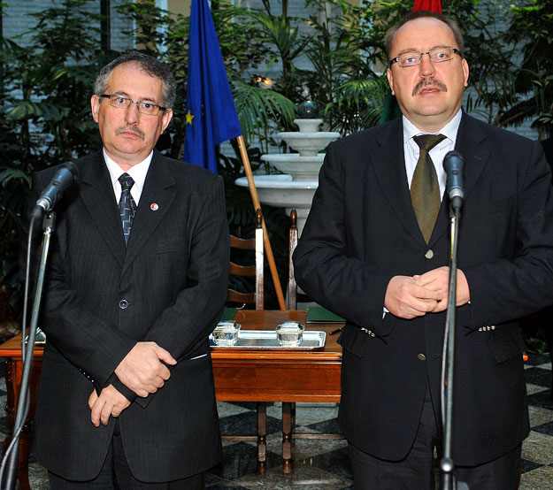 Toró T. Tibor (balra) Németh Zsolt külügyi államtitkár társaságában november végén, Budapesten