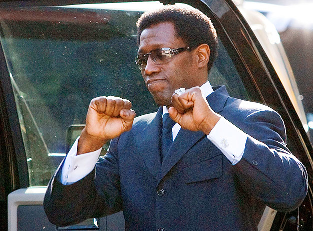 Wesley Snipesnak ülnie kell