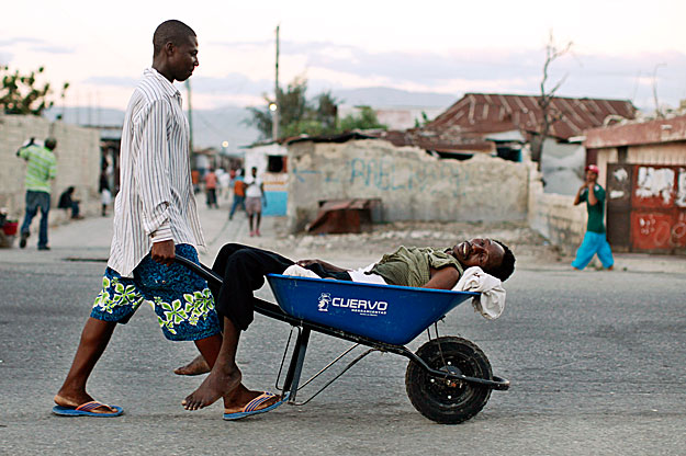 Port-au-Prince-ben már talicskával szállítják a koleragyanús eseteket