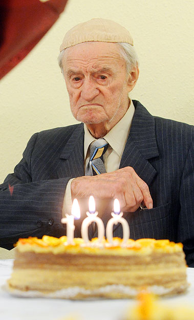 Schwarz Ernő a századik születésnapján tartott ünnepségen