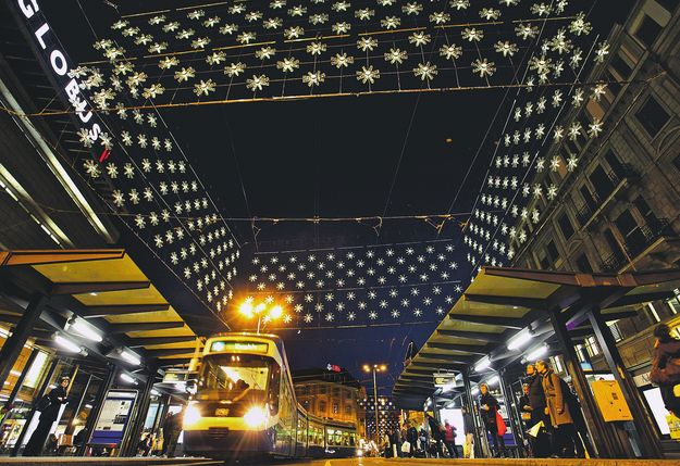 Karácsonyi fények Zürichben. 2011 az arabok éve lesz