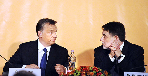 Orbán Viktor és Fellegi Tamás – mennének, de nem várják őket