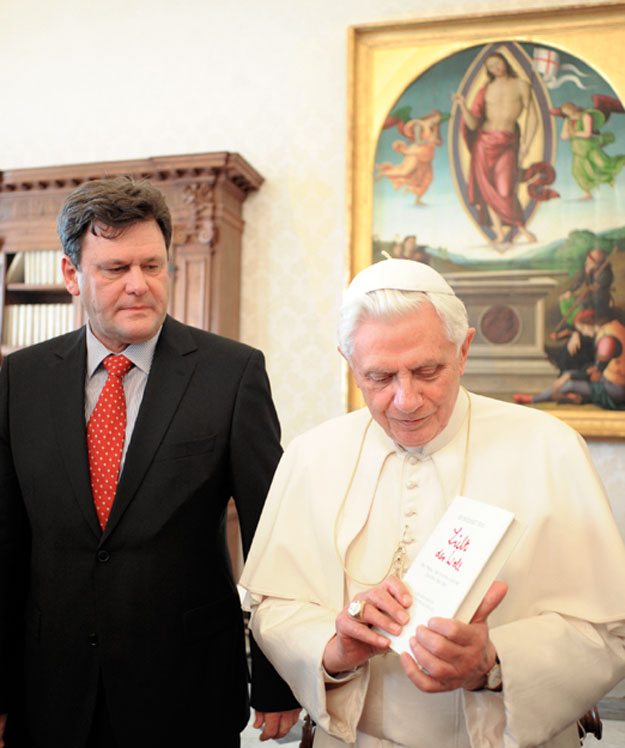 Seewald és a pápa a Vatikánban