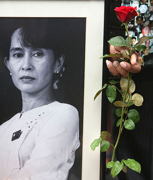 Suu Kyi tisztában van vele, egyedül nem tud csodát tenni, ahhoz a népnek kell összefognia