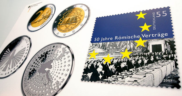 Az Európai Uniót megalapozó római szerződés ötvenedik évfordulójára 2007-ben kiadott euróérmék és emlékbélyeg képei a berlini kancellári hivatal falán. A XXI. században más értelmet nyer a mag-Európa gondolata