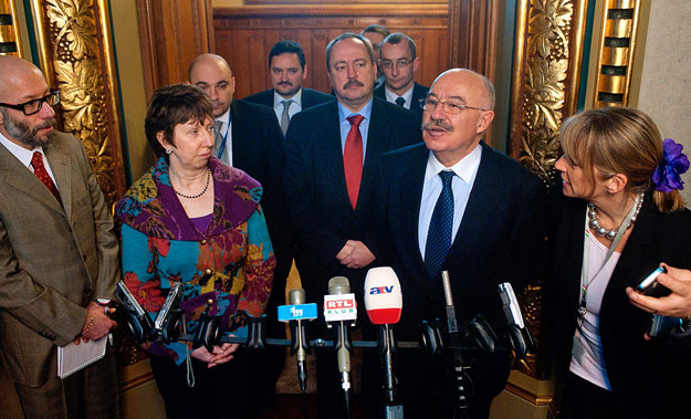 Martonyi János külügyminiszter és Catherine Ashton, az Európai Unió kül- és biztonságpolitikai főképviselője nyilatkozik a sajtó képviselőinek az Országházban folytatott megbeszélésük után