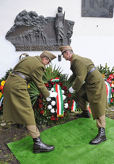 A Magyar Királyi 2. Honvéd Hadsereg 1943. évi doni hadműveleteinek 68. évfordulója alkalmából megemlékezést és koszorúzást tartottak tegnap a HM Hadtörténeti Intézet és Múzeumban