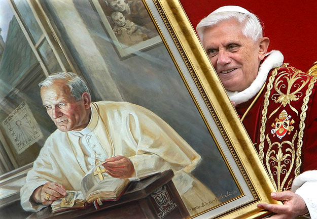 XVI. Benedek elődje portréjával Lengyelországban