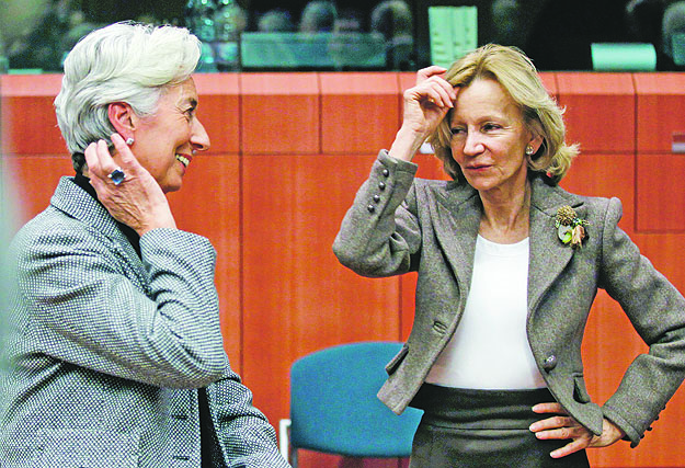 Christine Lagarde francia és Elena Salgado spanyol pénzügyminiszter egyeztet a brüsszeli tanácskozás előtt