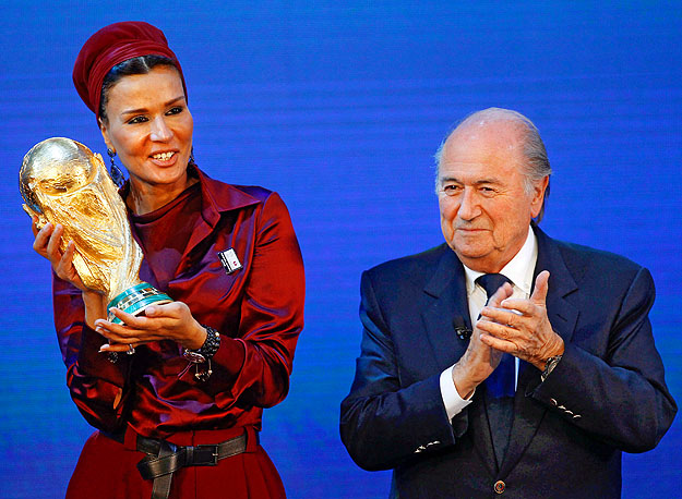 Közös az öröm. A katari emír felesége és Blatter FIFA-elnök