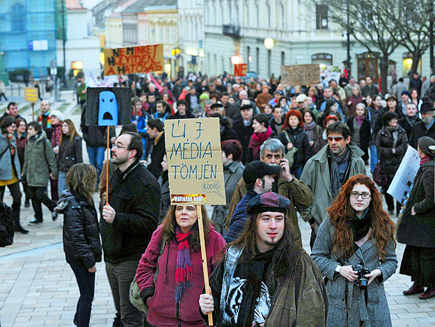 Pécsi demonstráció a sajtószabadságért