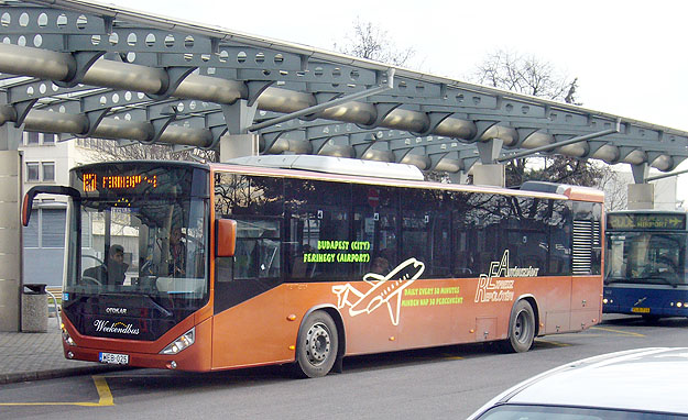 A menetlevél most még csak az uniós elnökség idejére szól, de a Weekendbus bízik a hosszabbításban
