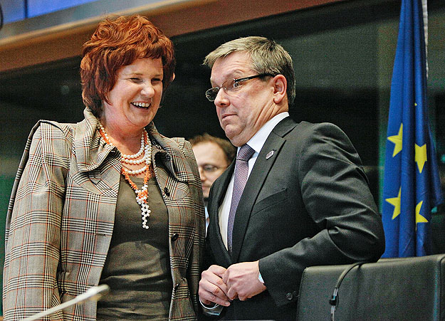 Sharon Bowles, az EP gazdasági bizottságának elnöke a miniszterrel