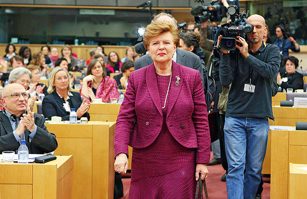 Vaira Vike-Freiberga volt észt államfő az Európai Parlament brüsszeli épületében