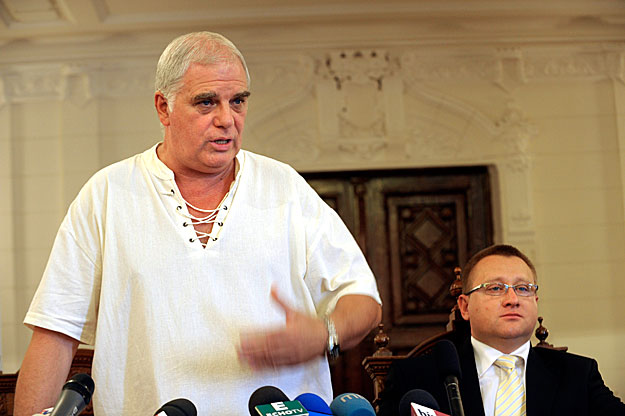 Derce Tamás 2009 augusztusában, amikor az újpesti városházán mutatták be a monoki szociális kártyát