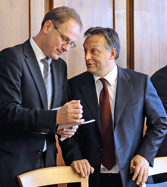 Navracsics Tibor és Orbán Viktor az OÉT ülésén