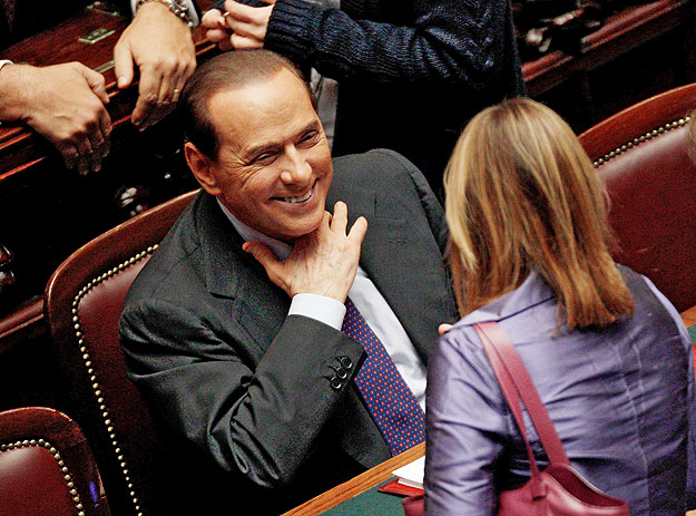 Berlusconi gyengéje a gyengébbik nem