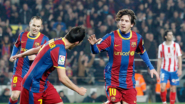Öröm a köbön. Iniesta, Villa és Messi ünnepel