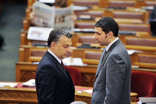 A kormányfő és a frakcióvezető a parlamentben