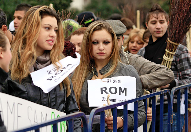 Romák, akik romák akarnak maradni. Tüntetők Bukarestben