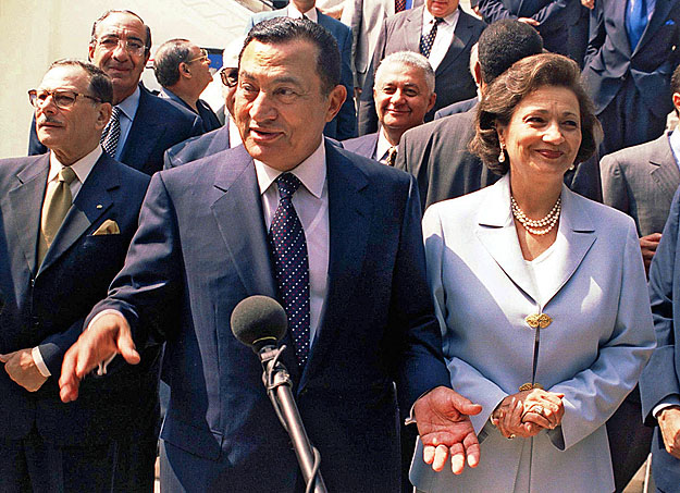 Mubarak és felesége, a walesi származású Suzanne 1999 szeptemberében