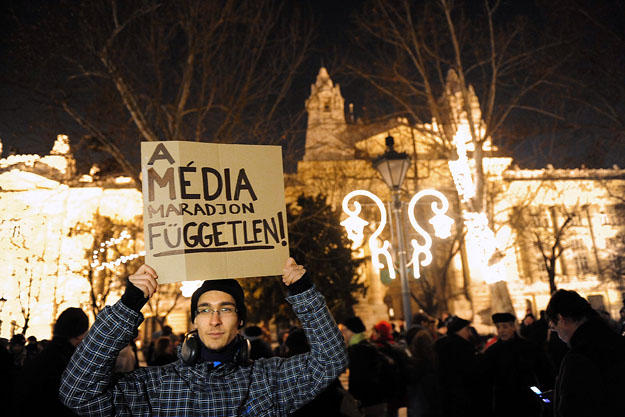 Az első demonstráció a médiatörvény ellen a Szabadság téren